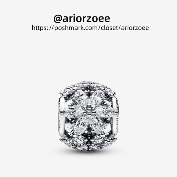 Pandora Sparkling Herbarium Cluster Round Charm|Pendant - Picture 2 of 5